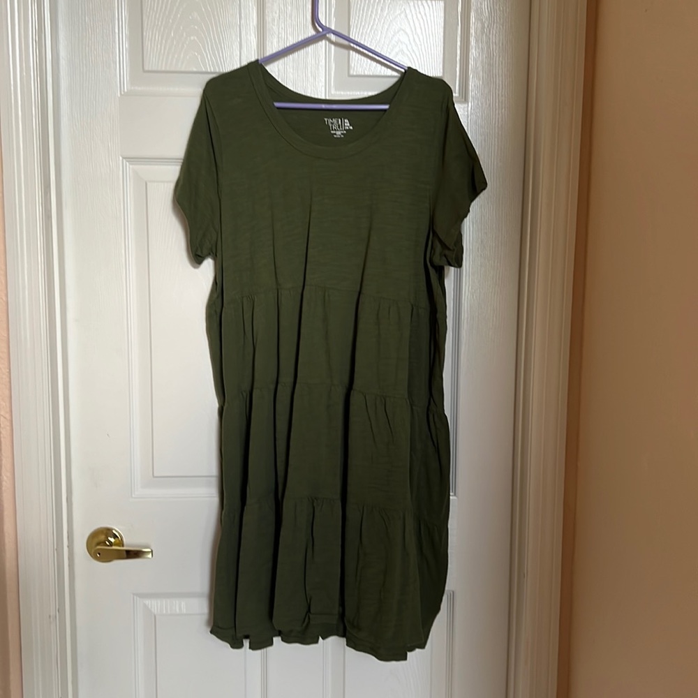 Loose fitting casual T-shirt material dress.